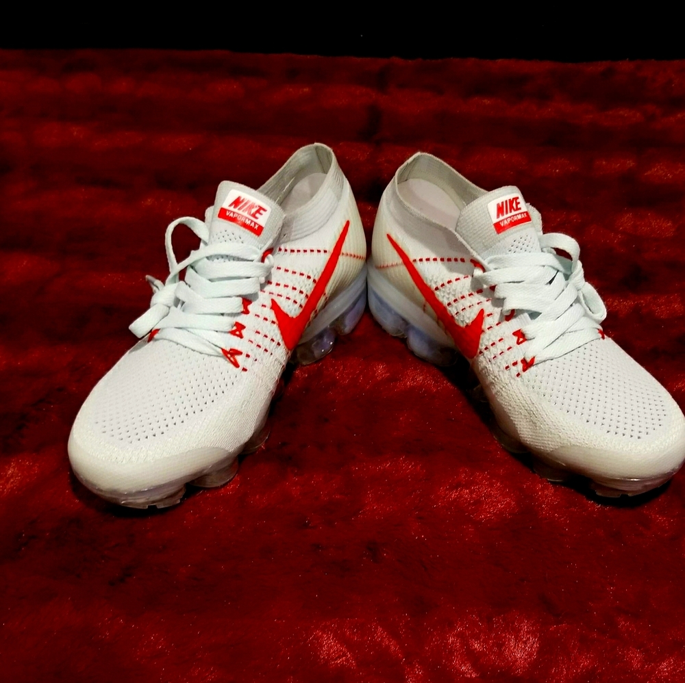 Nike Vapormax Flyknit While/University Red